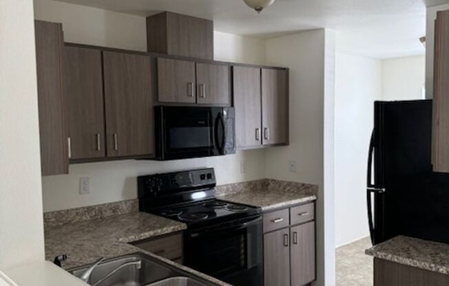 2 beds, 1.5 baths, 1,008 sqft, $1,395, Unit UNIT E