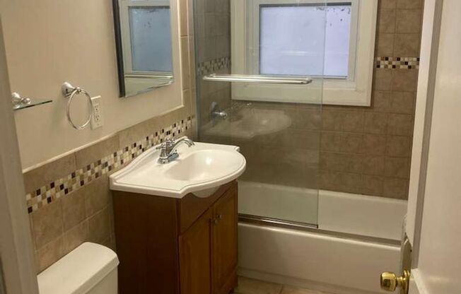 1 bed, 1 bath, 1,000 sqft, $1,800, Unit 812-204