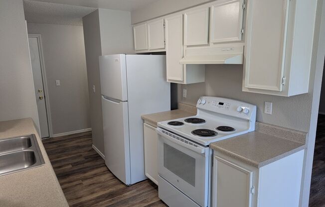 2 beds, 1 bath, 889 sqft, $1,295, Unit 07