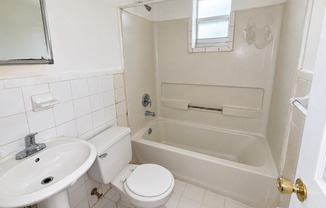 3 beds, 2 baths, 800 sqft, $1,883, Unit 1217/207