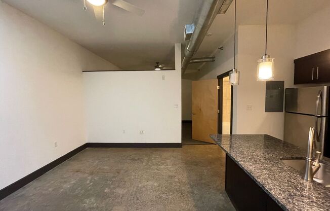 1 bed, 1 bath, 562 sqft, $1,279, Unit 307