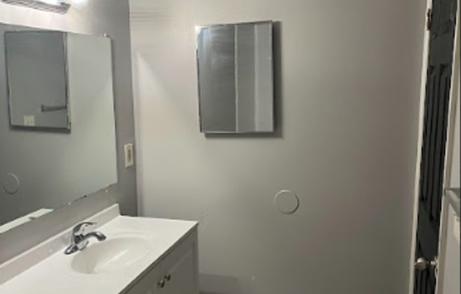 1 bed, 1 bath, 730 sqft, $999, Unit Unit 7