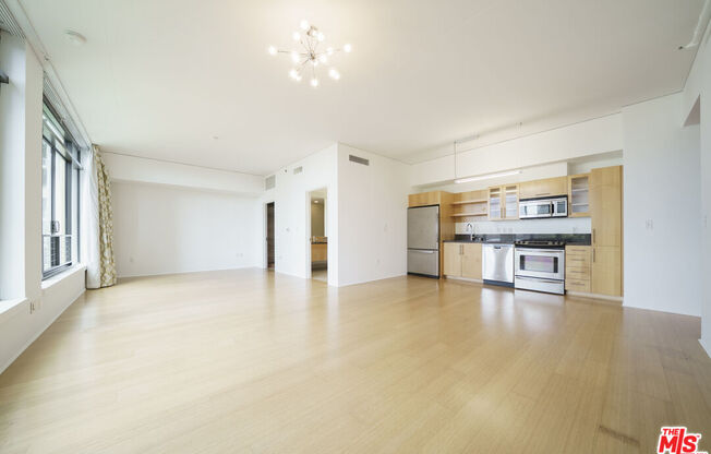 1 bed, 1 bath, 800 sqft, $2,550, Unit 819