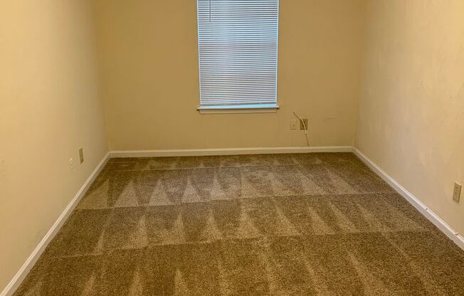 3 beds, 1 bath, 1,100 sqft, $1,500, Unit 517/101