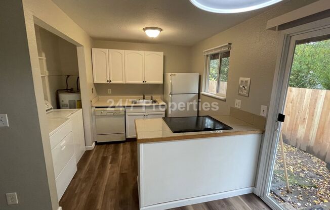 2 beds, 1 bath, $1,395, Unit 07