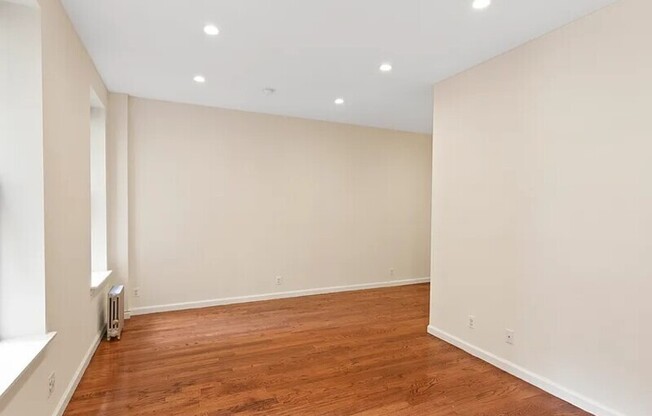 422 E 58 ST