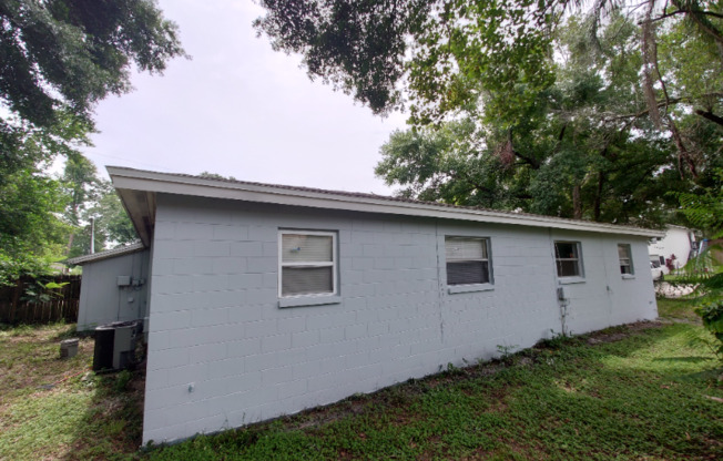 9402 N 15 ST