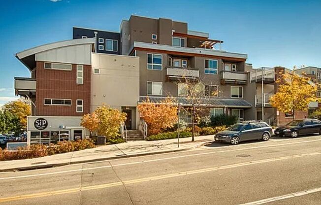 Beautiful and Bright 2B/2.5B off 28th and Colorado!