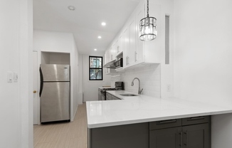 239 W 26 ST