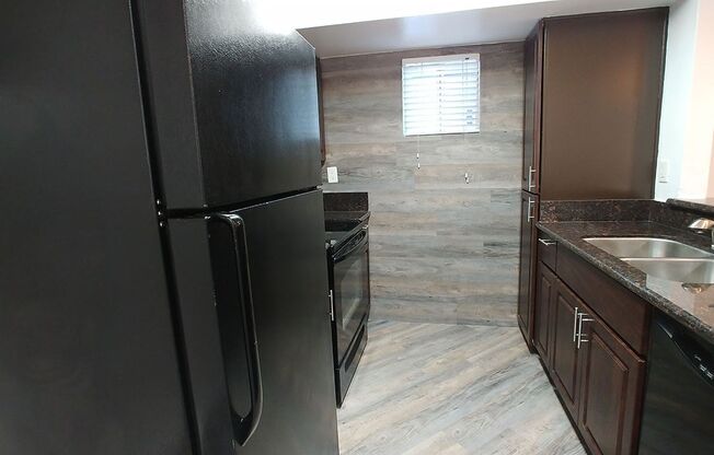 2 beds, 2 baths, 950 sqft, $2,850, Unit 320