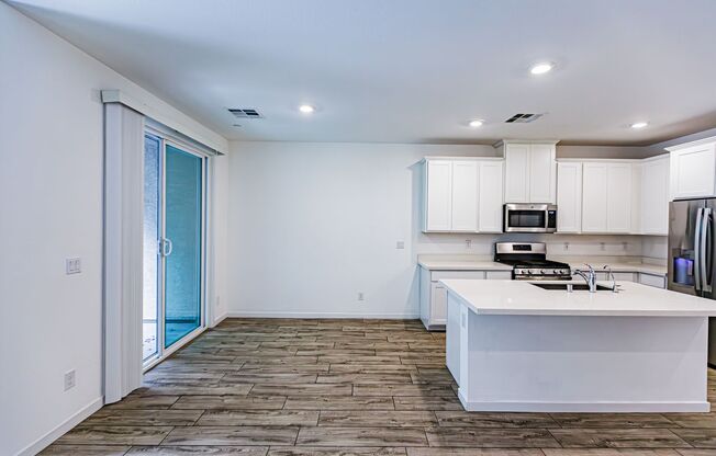 3 beds, 2.5 baths, $1,852