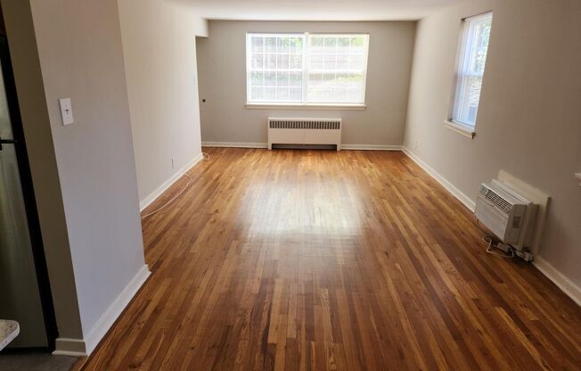 2 beds, 1 bath, 897 sqft, $2,225, Unit A-21