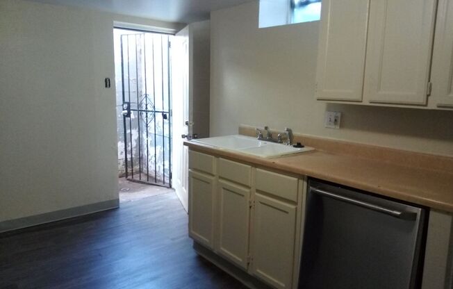 1 bed, 1 bath, $1,100