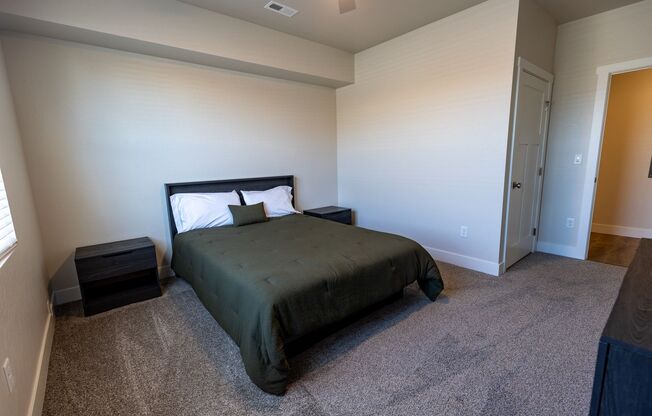 4 beds, 3 baths, $3,500, Unit 206