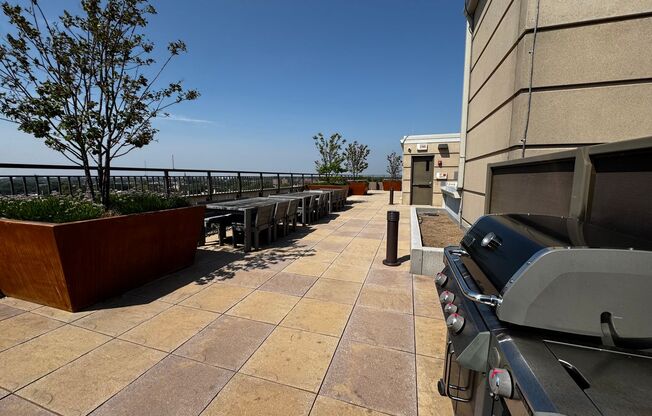 2 beds, 1 bath, 978 sqft, $2,250, Unit 609