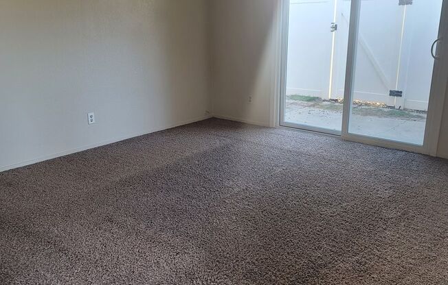 2 beds, 1 bath, 800 sqft, $1,595