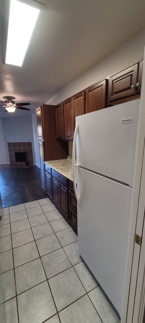2 beds, 2 baths, 850 sqft, $2,895, Unit 31