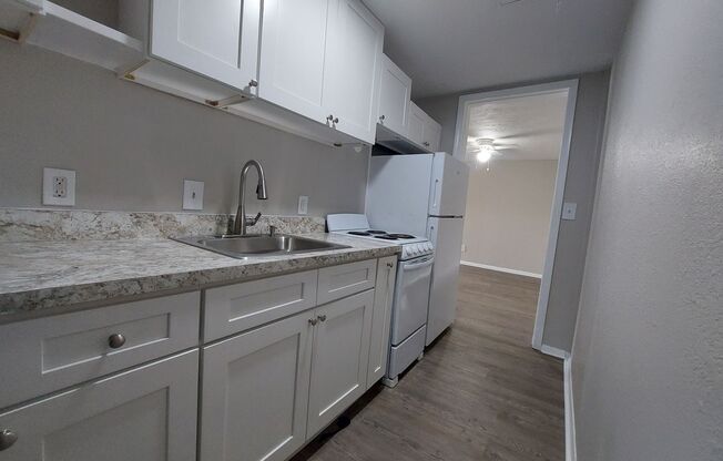 1 bed, 1 bath, 575 sqft, $1,050, Unit Unit #39