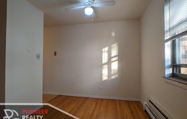 660 W Wrightwood Ave