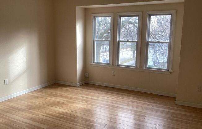 1402 W Meinecke