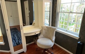 2020 N LAS PALMAS AVE