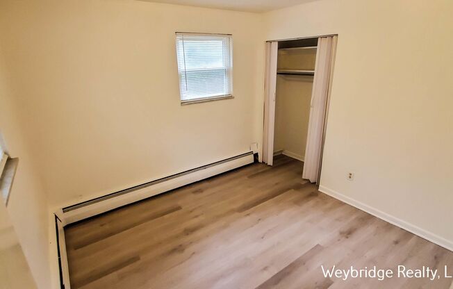 1 bed, 1 bath, $700, Unit Rosemont 1260 #3