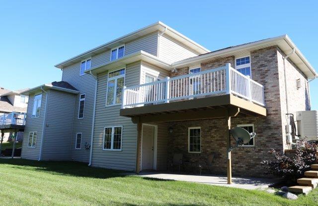 View of large deck at Stone Ridge Estates' duplexes for rent in south Lincoln Nebraska