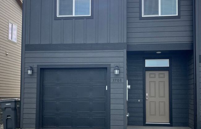 3 bed 2.5 bath Townhome