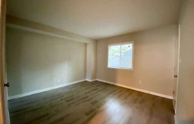 2 beds, 1 bath, 850 sqft, $1,470, Unit 497-D13