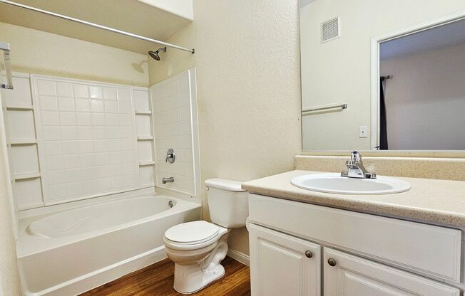 2 beds, 2 baths, $1,450, Unit # 1211