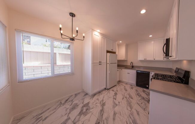 2BR 1BA Apartment in University Heights - MOVE in special $500 off first months rent Newly Remodeled, Fresh Paint, No Carpet, onsite W/D, Pet Friendly
