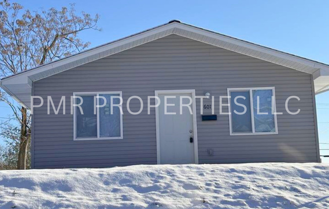 3 Bedrooms/2 Bathroom House