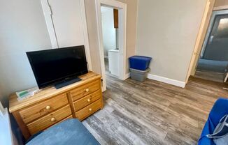 1 bed, 1 bath, $850, Unit 14