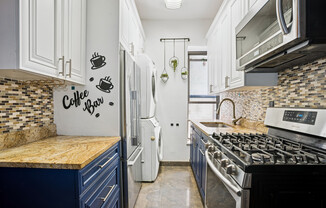 210 W 19 ST