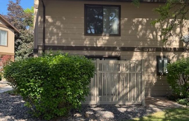 Beautiful 1 bed 1.5 Bath Condo in The Village at Donner Springs