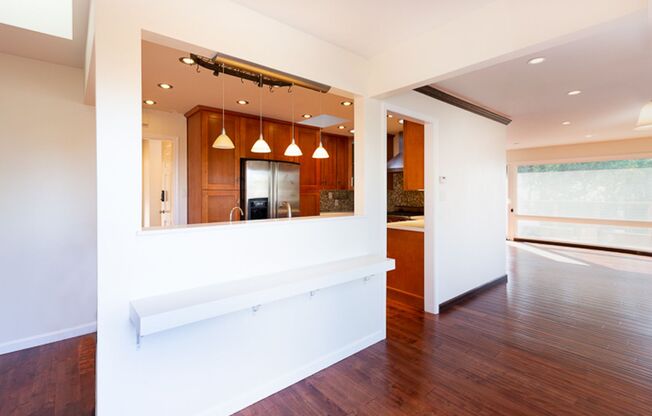 Beautiful Four bedroom, Two bathroom house in lower Kensington hills