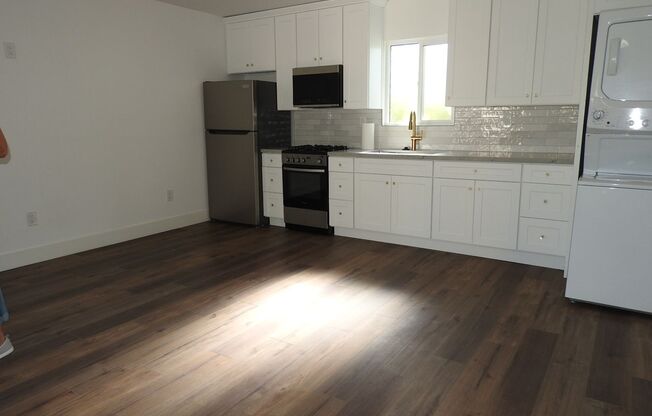 2 beds, 1 bath, $3,200, Unit 3628per