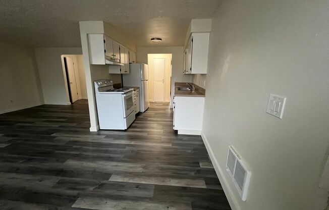 2 beds, 1.5 baths, 940 sqft, $1,498, Unit 35