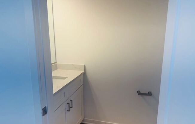 2 beds, 1.5 baths, 1,730 sqft, $2,595, Unit 4832 157th Street