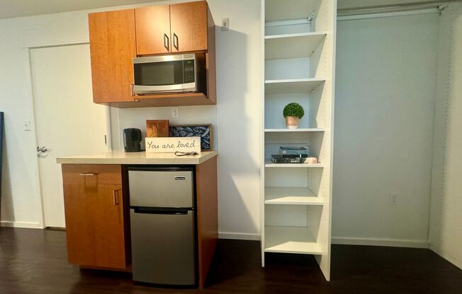Studio, 1 bath, 170 sqft, $1,475, Unit 1200