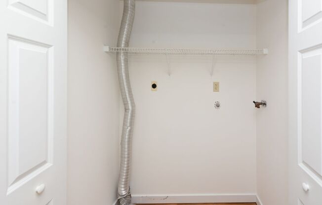 2 beds, 1.5 baths, 1,308 sqft, $2,895, Unit 8D