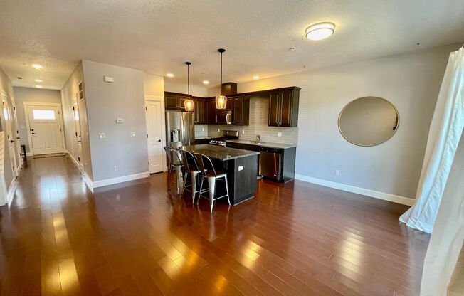 Well-appointed 3bd/2.5bath Happy Valley Townhome with Attached Garage