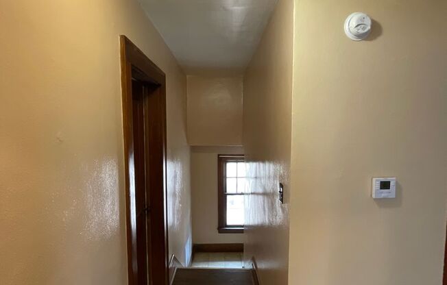 1 bed, 1 bath, $735, Unit 413 9th Street Up