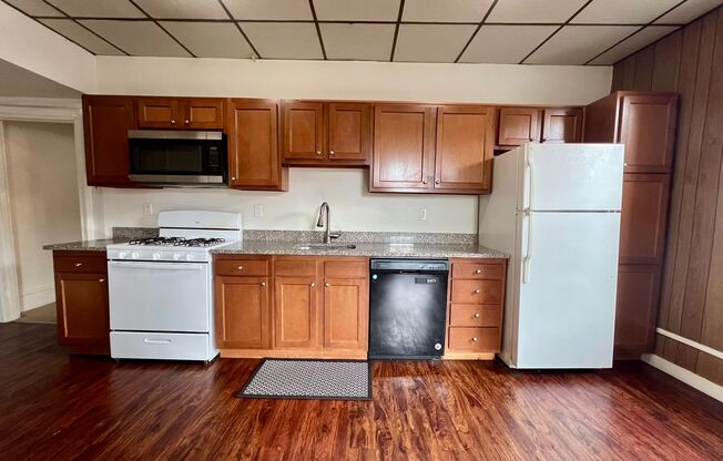 Fantastic Oakland 3BR! 2 FULL Bathrooms / Central A/C! Call Today!!