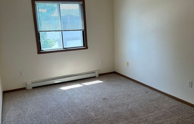 2 beds, 1 bath, 900 sqft, $795, Unit 210