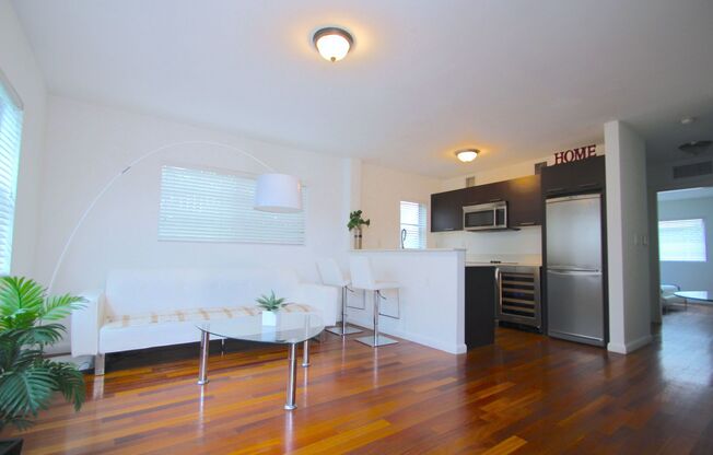 Beautiful garden unit with 1bed/1bath in the heart of South Beach!
