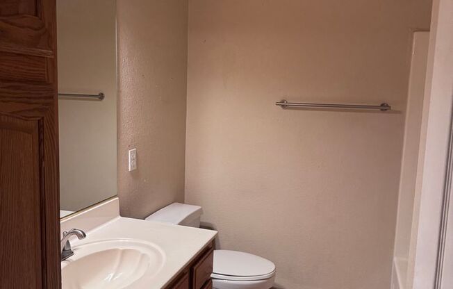 3rd floor with balcony - Boulder City