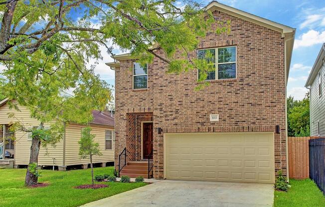 833 E 40 ST