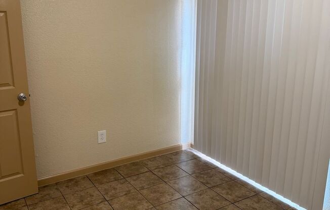 2 beds, 1 bath, 812 sqft, $1,085, Unit 1611