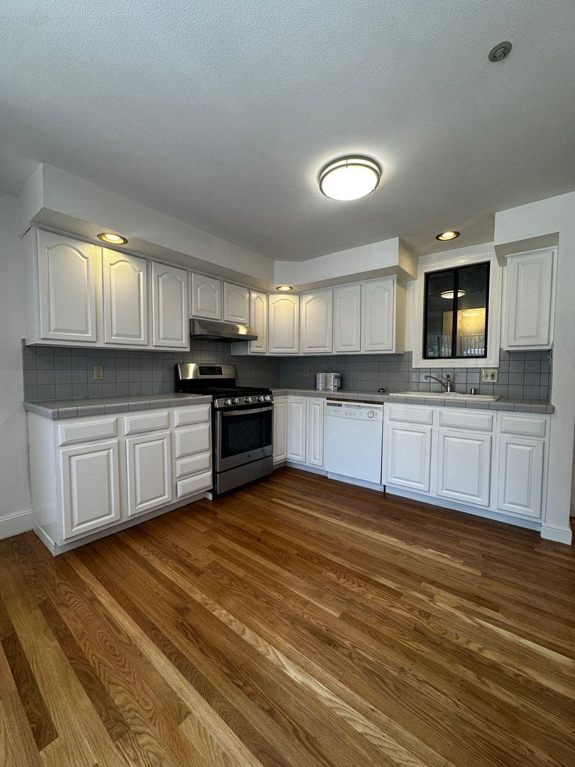 3100 Fulton Street (1025r)